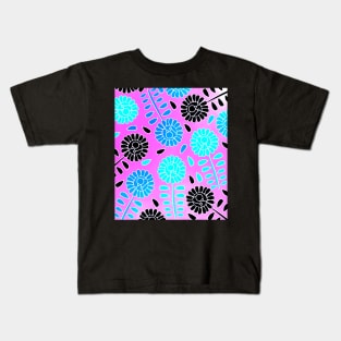 Floral contrast in pink Kids T-Shirt